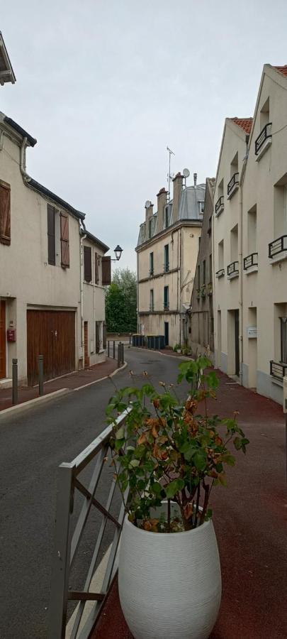 Studio Meuble A Bougival Buitenkant foto
